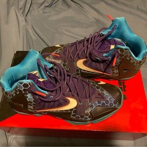 Nike Lebron Xl men’s basketball sneakers size 10.5.